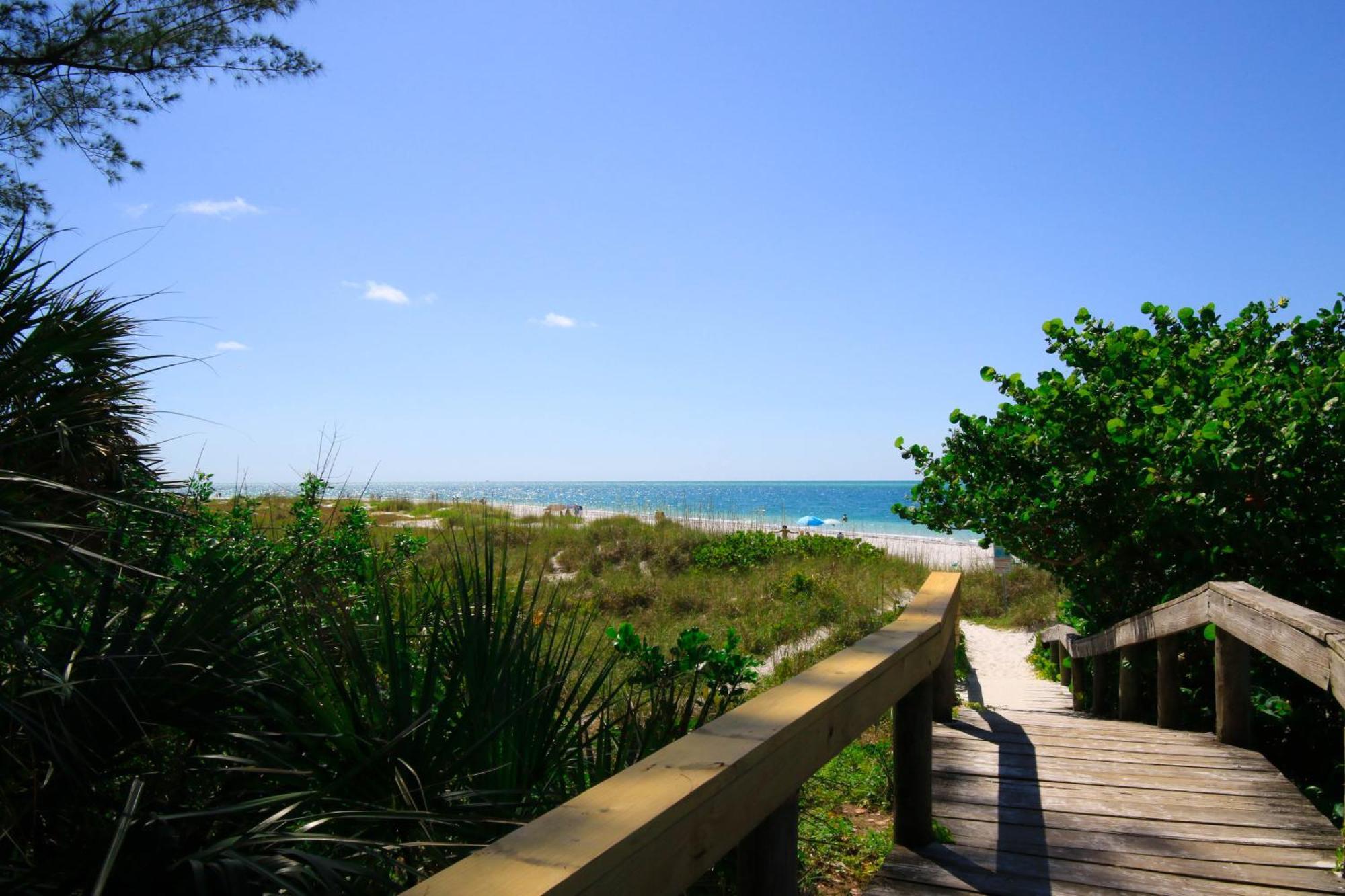 Anna Maria Island Runaway Tropical Dream-One Minute Walk To The Beach-Heated Pool Bradenton Beach Exterior photo