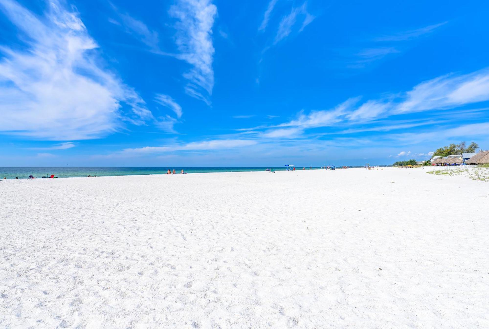 Anna Maria Island Runaway Tropical Dream-One Minute Walk To The Beach-Heated Pool Bradenton Beach Exterior photo