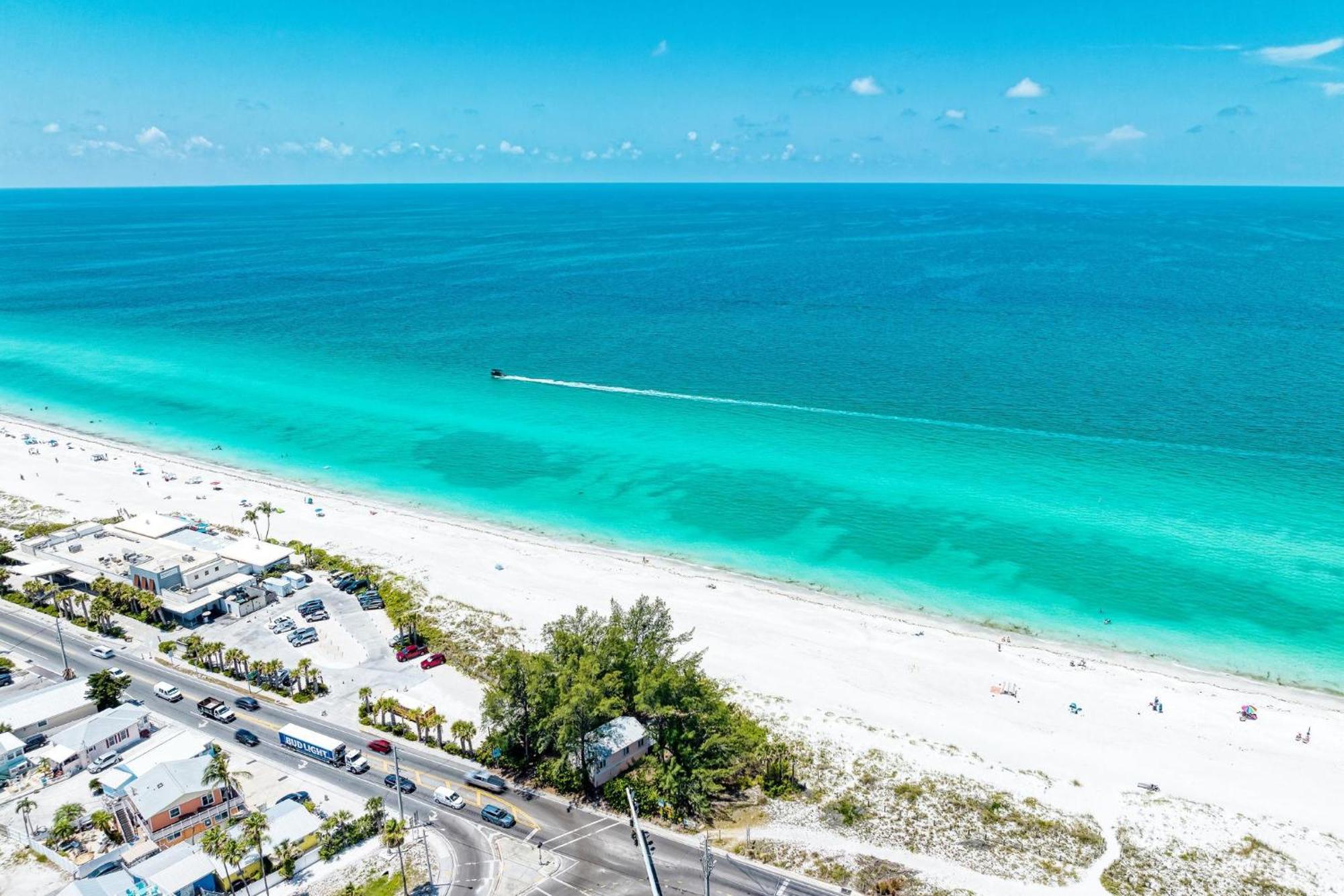 Anna Maria Island Runaway Tropical Dream-One Minute Walk To The Beach-Heated Pool Bradenton Beach Exterior photo