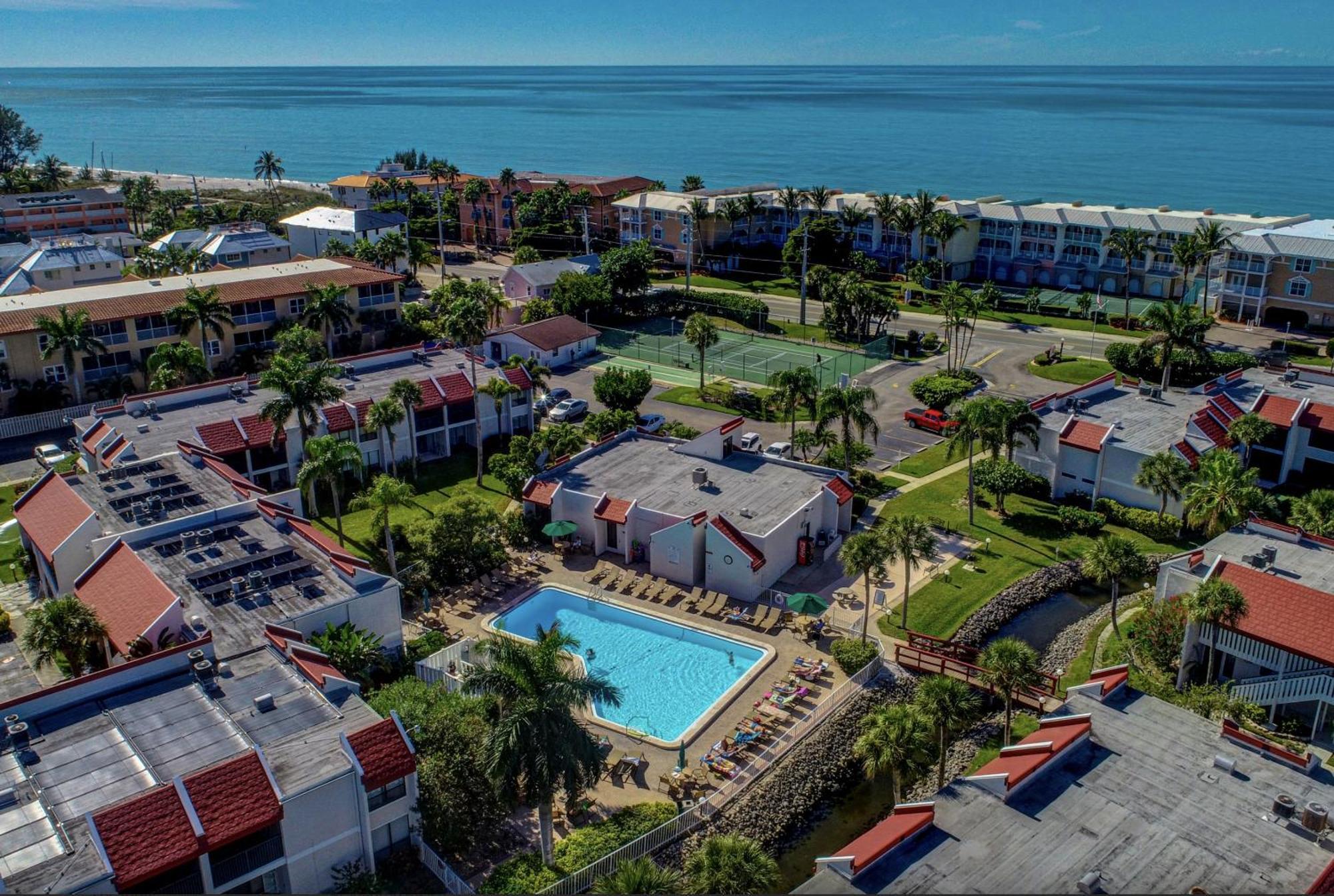 Anna Maria Island Runaway Tropical Dream-One Minute Walk To The Beach-Heated Pool Bradenton Beach Exterior photo