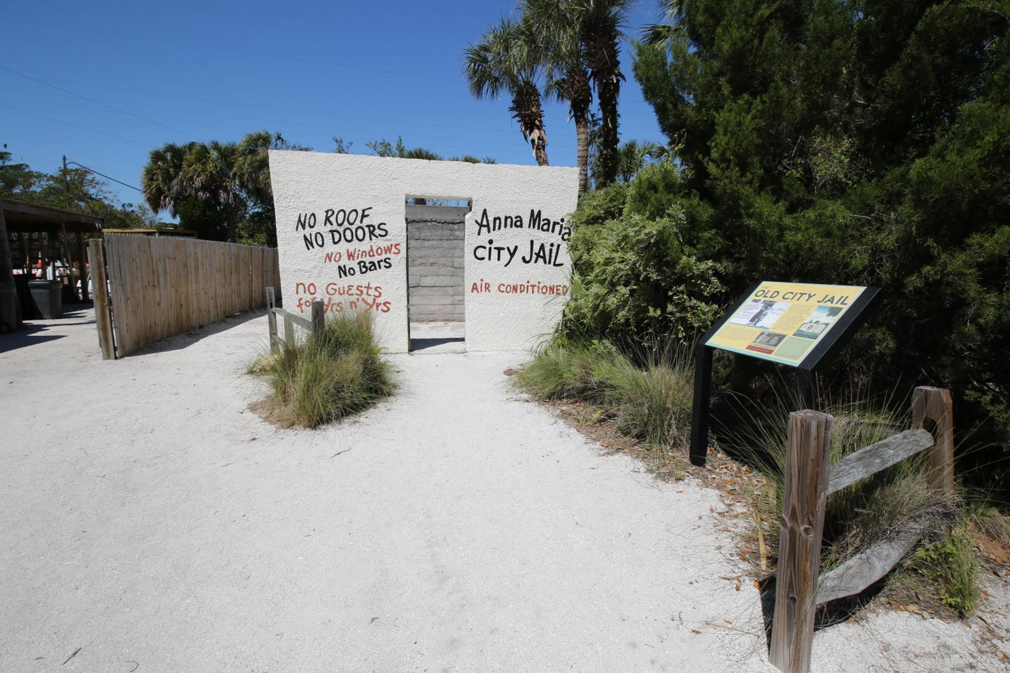 Anna Maria Island Runaway Tropical Dream-One Minute Walk To The Beach-Heated Pool Bradenton Beach Exterior photo