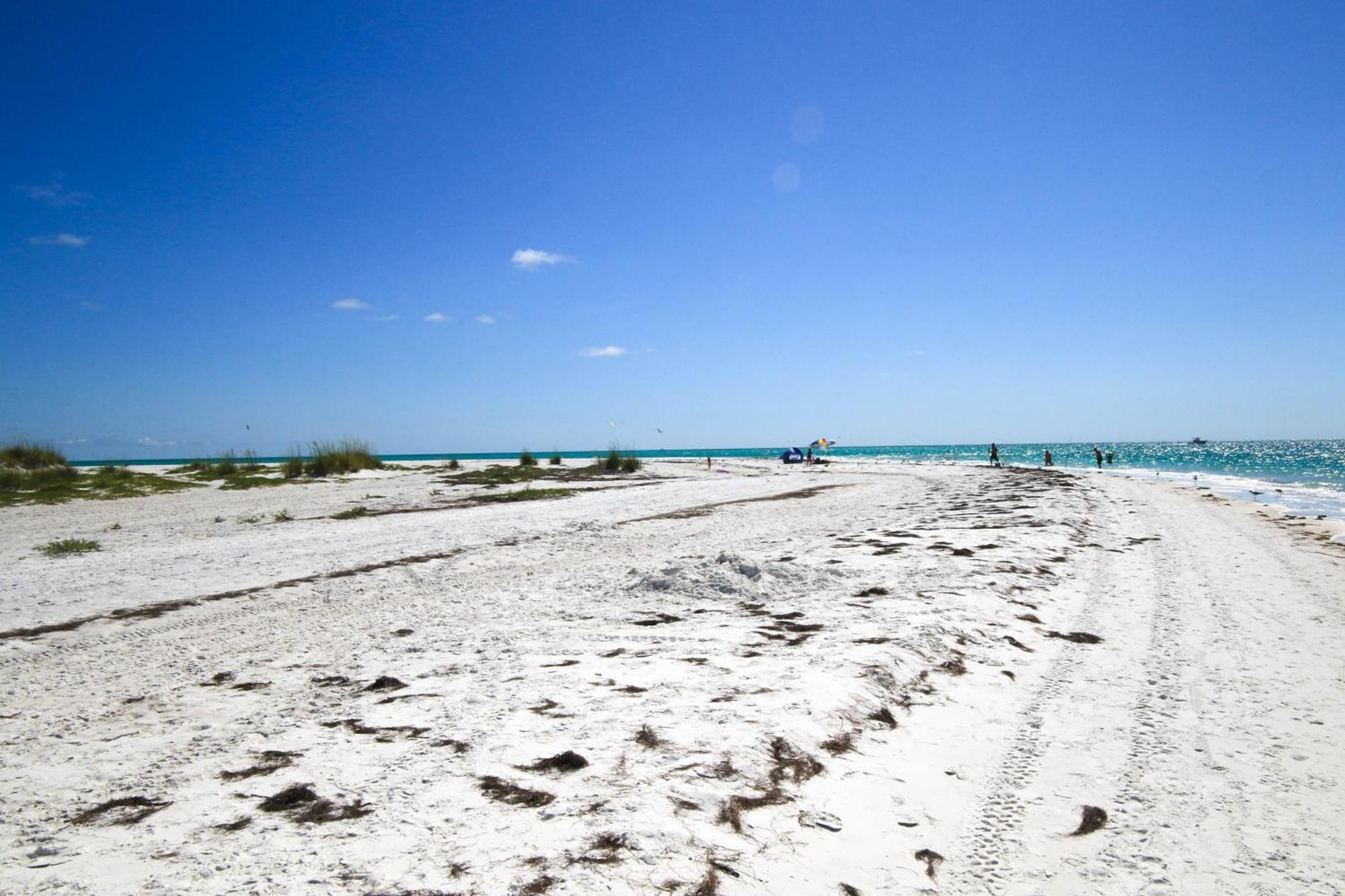 Anna Maria Island Runaway Tropical Dream-One Minute Walk To The Beach-Heated Pool Bradenton Beach Exterior photo
