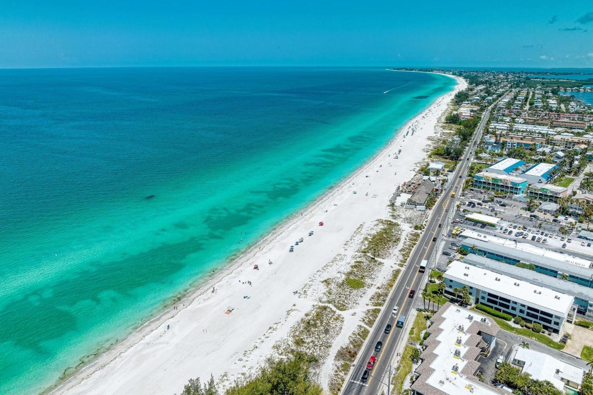 Anna Maria Island Runaway Tropical Dream-One Minute Walk To The Beach-Heated Pool Bradenton Beach Exterior photo