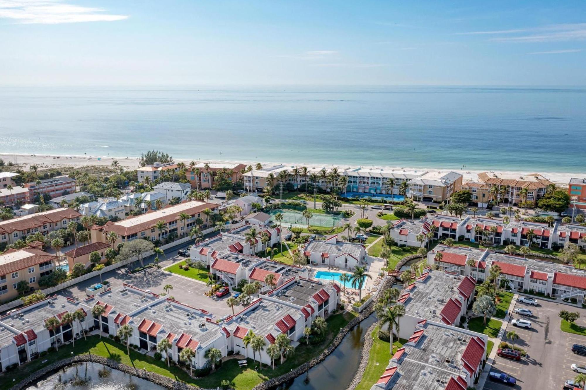Anna Maria Island Runaway Tropical Dream-One Minute Walk To The Beach-Heated Pool Bradenton Beach Exterior photo