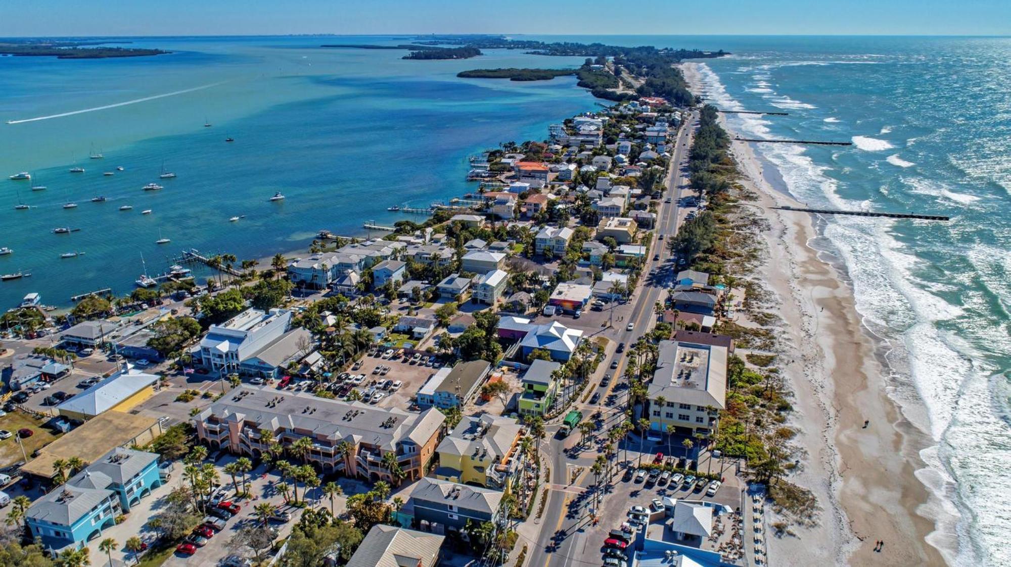 Anna Maria Island Runaway Tropical Dream-One Minute Walk To The Beach-Heated Pool Bradenton Beach Exterior photo