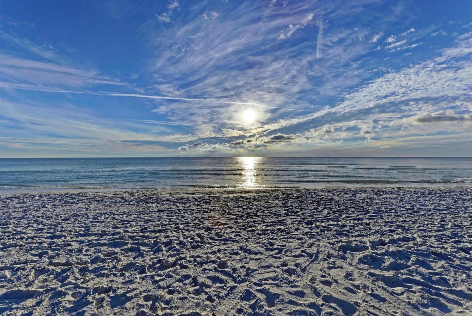 Anna Maria Island Runaway Tropical Dream-One Minute Walk To The Beach-Heated Pool Bradenton Beach Exterior photo